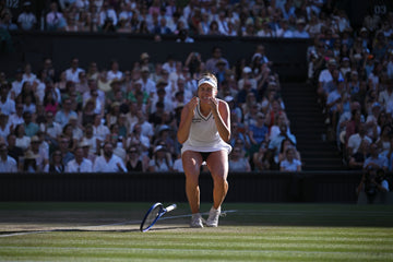 Linda Nosková Claims First Grand Slam Title at Wimbledon
